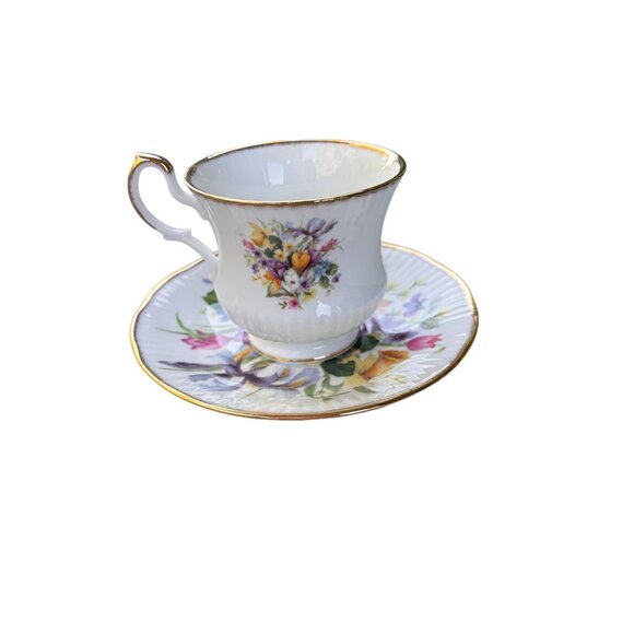 Queens Churchill Fine Bone China Floral Teacup & Saucer Set Gold Trim - Picture 3 of 8